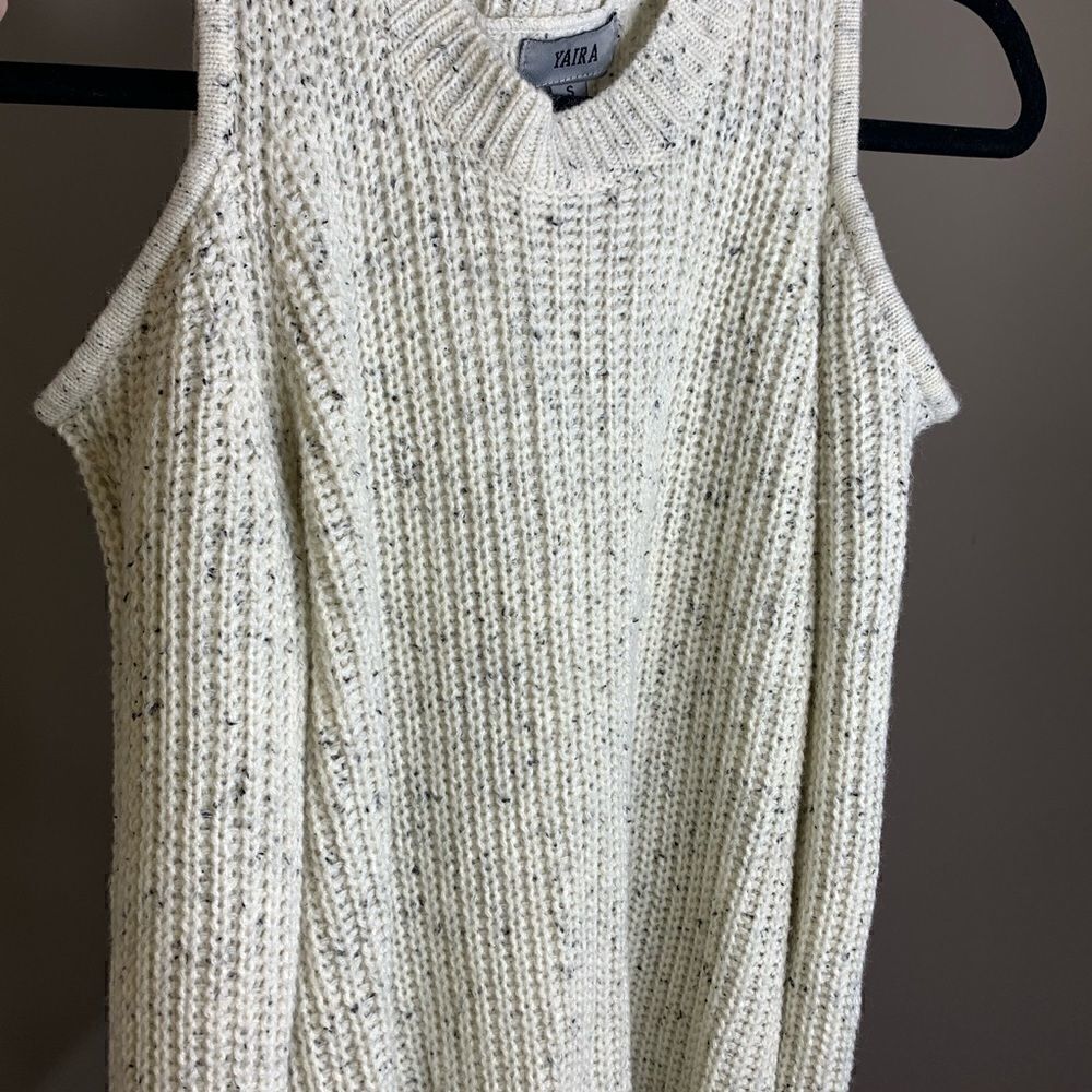 Yaira small long sleeve cold shoulder sweater (G1)